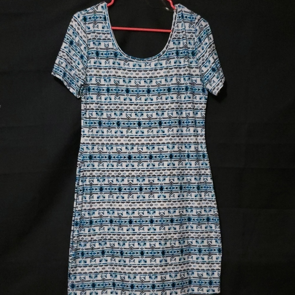 NWOT Juniors Aztec stretchy dress